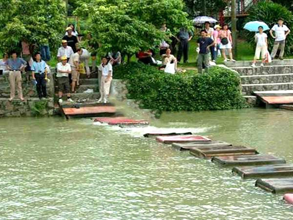 踏水無(wú)痕 踏水無(wú)痕