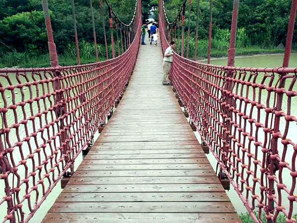 防腐木吊橋 防腐木吊橋