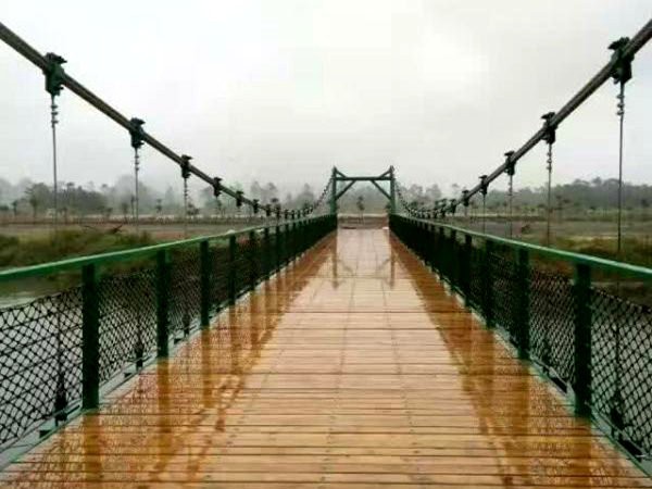 廣東珠海小鎮(zhèn)風(fēng)景區(qū)懸索橋 廣東珠海小鎮(zhèn)風(fēng)景區(qū)懸索橋