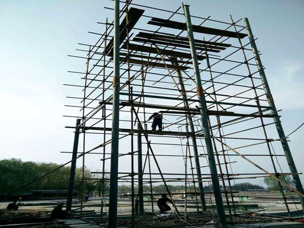 塔架現(xiàn)場施工 塔架現(xiàn)場施工