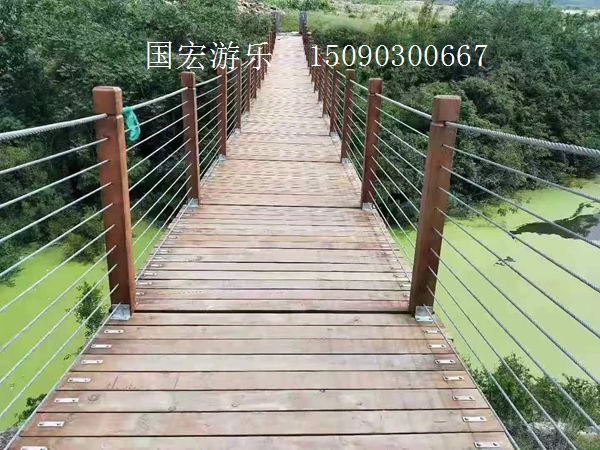 防腐木吊橋