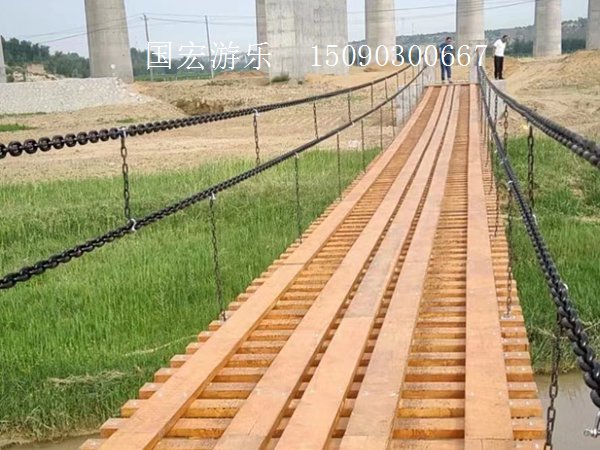 防腐木吊橋