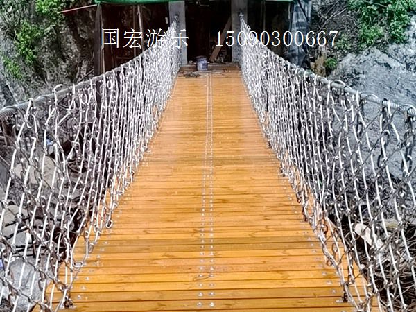 防腐木吊橋