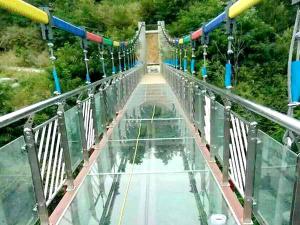 玻璃吊橋