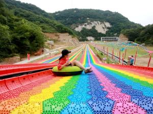 七彩旱雪滑道